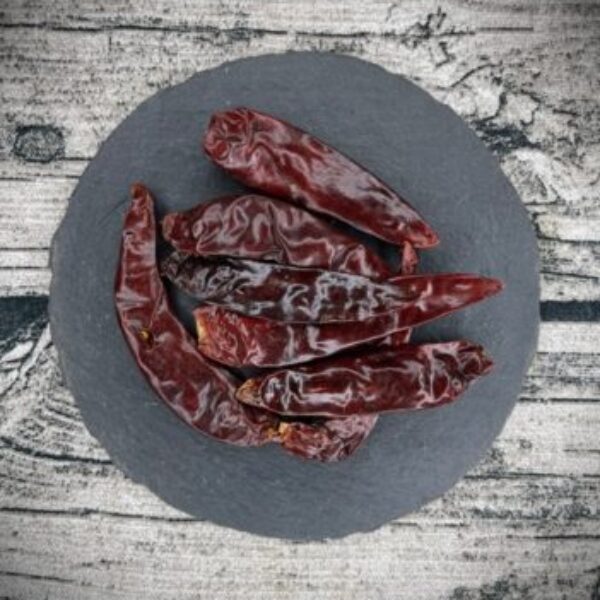 Chillies ganz, große und kleine Schoten